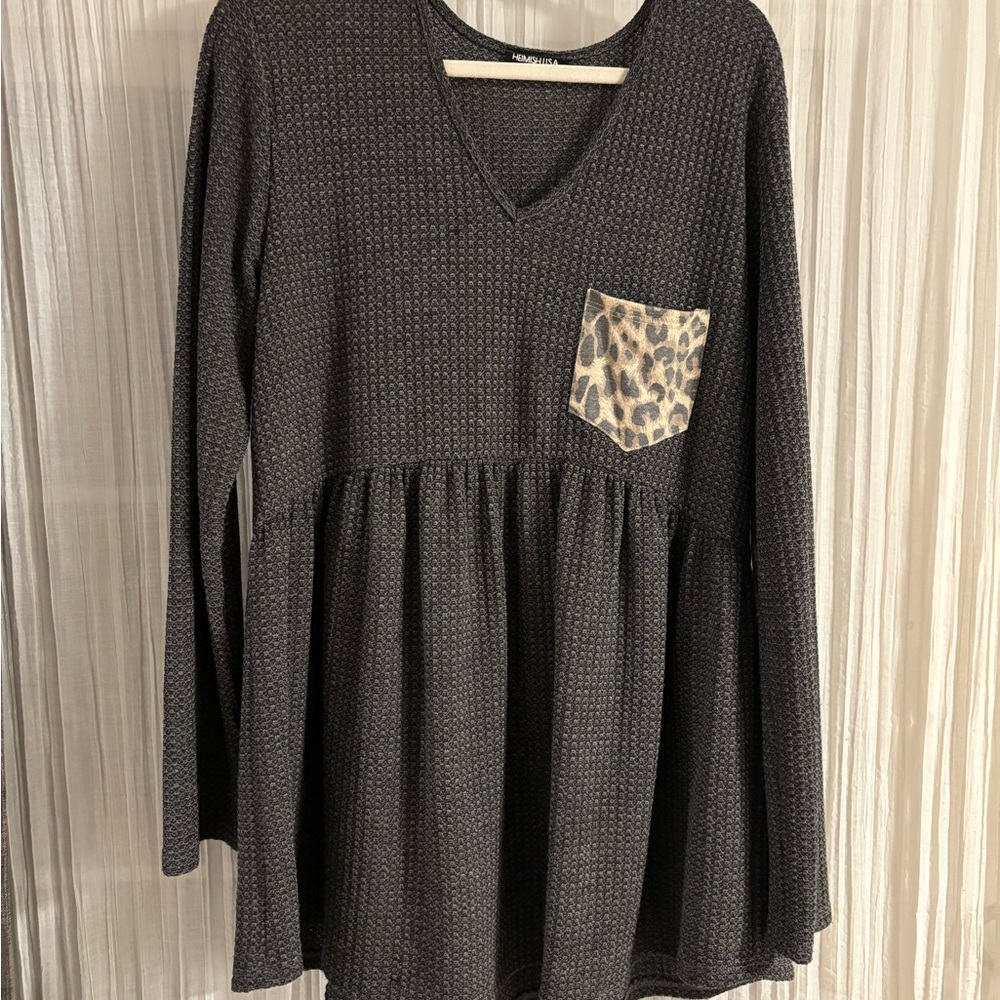 Gray sweater with leopard pocket